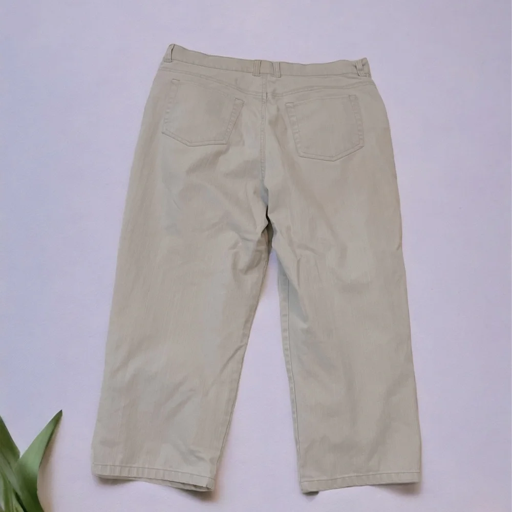Gloria Vanderbilt Women’s Size 14 Cream Capri Jean Pants